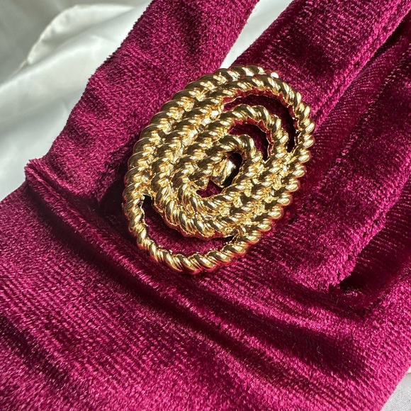 Gold Spiral ring with Intricate Textures - Picture 1 of 8